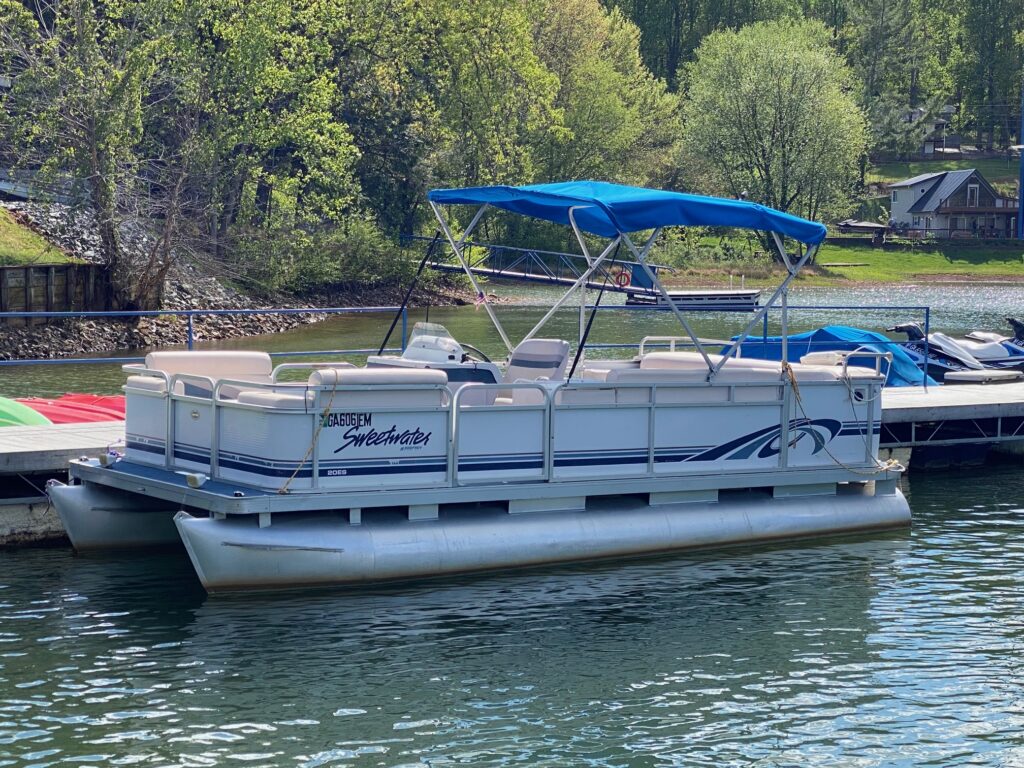 pontoon boat for sale on lake chatuge near chattanooga atlanta hayvesville nc ga tn